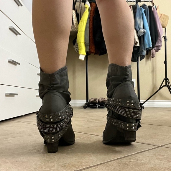Not Rated Studded Ankle Booties - grey - size 7.5 - Picture 4 of 5